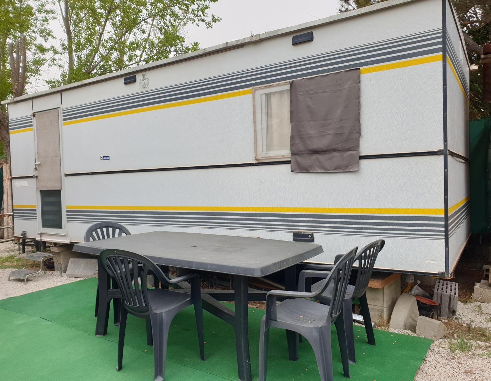 Camping Mobil Chez Un Particulier Pour 1 A 4 Personnes A 800 M De La De Valras Pas Dans Un *